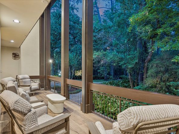 45 Briar Hollow 6, Houston TX 77027
