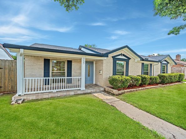 9227 Vickijohn Drive, Hockley TX 77031