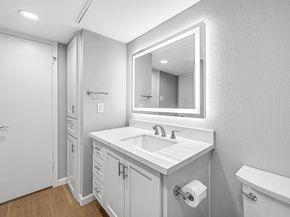 7555 Katy Fwy 146, Houston TX 77024