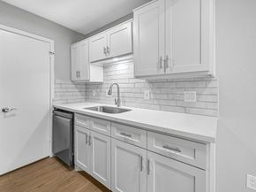 7555 Katy Fwy 146, Houston TX 77024