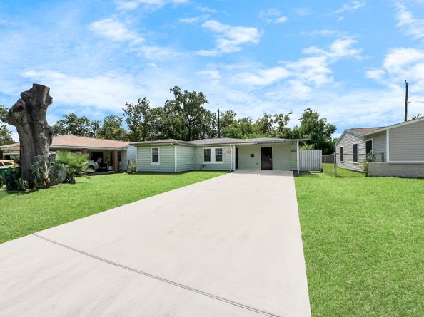 5202 Pensdale Street, Houston TX 77033