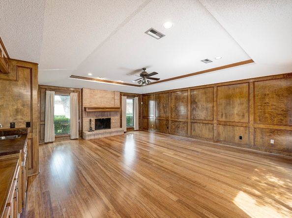 9943 Kemp Forest Drive, Houston TX 77080