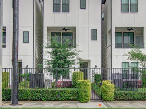 2818 Grand Fountains Drive B, Houston TX 77054