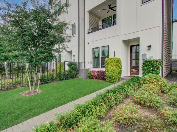 2818 Grand Fountains Drive B, Houston TX 77054
