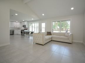 6042 Willowbend Boulevard, Houston TX 77096