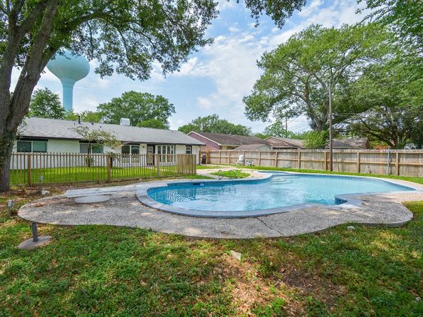 6042 Willowbend Boulevard, Houston TX 77096