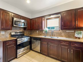 5623 Dumfries Drive, Houston TX 77096