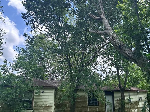 201 Ipswich Road, Houston TX 77061