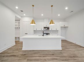 7709 Inwood Grove Lane, Houston TX 77088