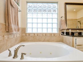 10602 Enclave Shadows Court, Houston TX 77043