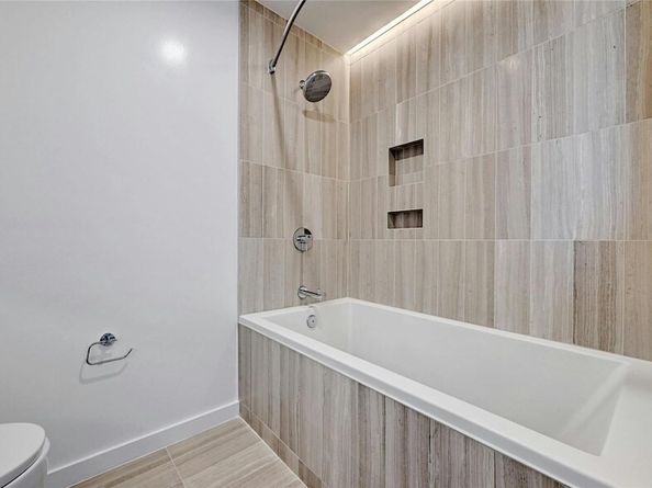 313 W 17th Street 2003, Austin TX 78701