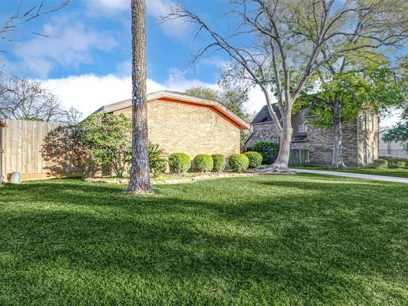 2223 Foreland Drive, Houston TX 77077
