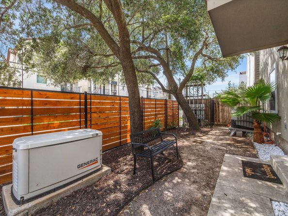 5736 Kansas Street B, Houston TX 77007