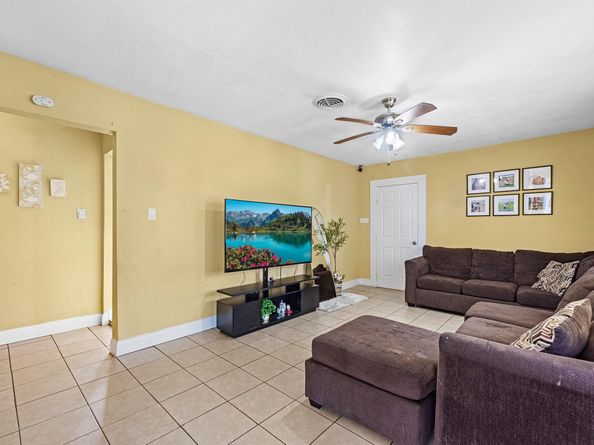 838 Rosewick Street, Houston TX 77015