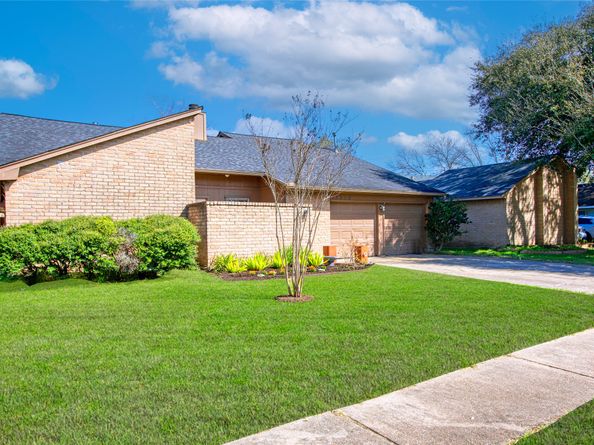 15818 Beechnut Street, Houston TX 77083