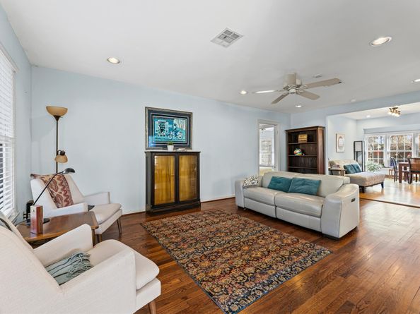 1507 Sue Barnett Drive, Houston TX 77018