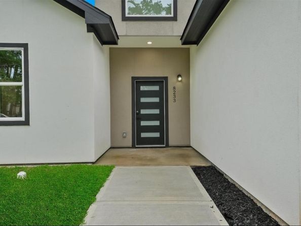 8233 Sterlingshire Street, Houston TX 77078