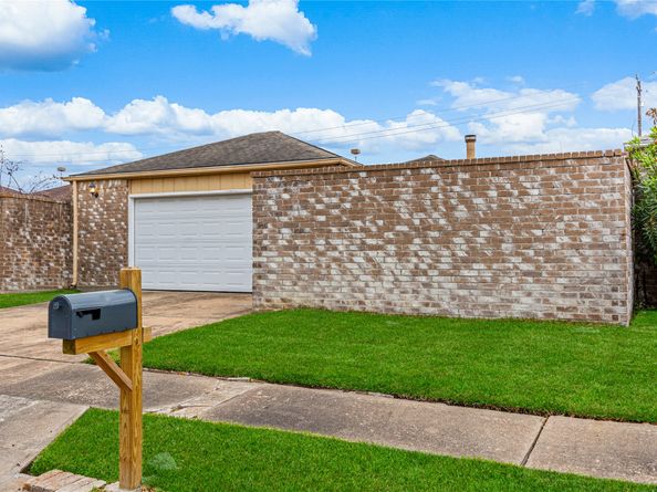 9206 Homeland Drive, Houston TX 77083