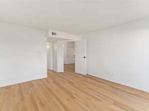 3015 Walnut Bend Lane 31, Houston TX 77042