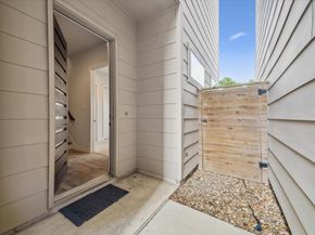 864 Wakefield Drive E, Houston TX 77018
