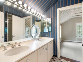 1604 Kirby Drive, Houston TX 77019