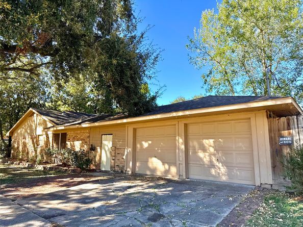 10911 Ashcroft Drive, Houston TX 77096