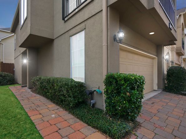 1303 Sherwood Point Lane, Houston TX 77043