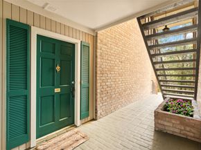 2238 S Piney Point Road 102, Houston TX 77063