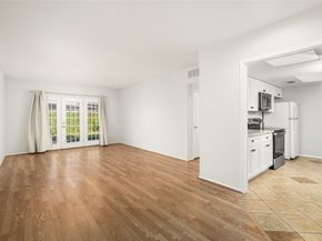 2238 S Piney Point Road 102, Houston TX 77063