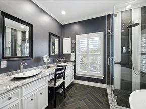 126 Oak Place Drive, Houston TX 77006