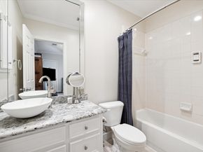 126 Oak Place Drive, Houston TX 77006