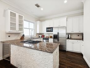 126 Oak Place Drive, Houston TX 77006