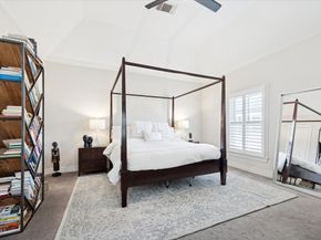 126 Oak Place Drive, Houston TX 77006