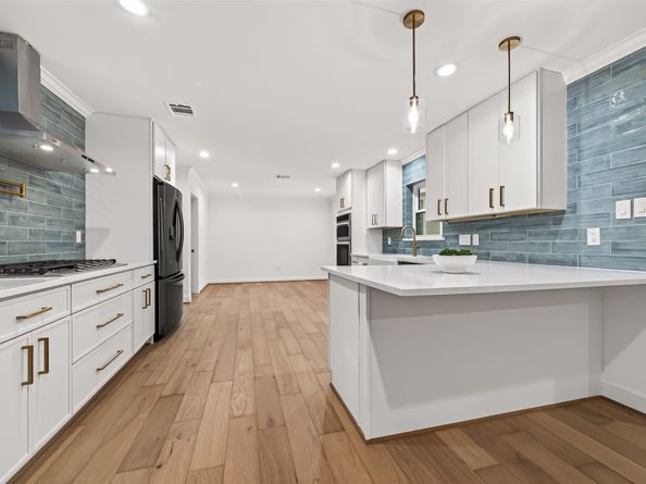 11322 Oak Spring Drive E, Houston TX 77043