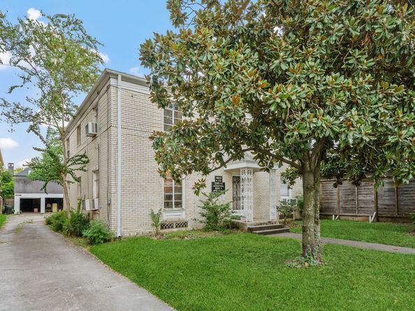 1823 W Main Street, Houston TX 77098