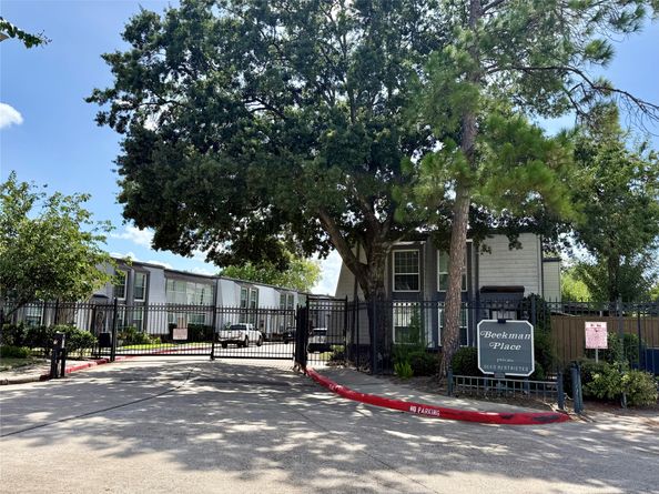 10183 Beekman Place Drive, Houston TX 77043