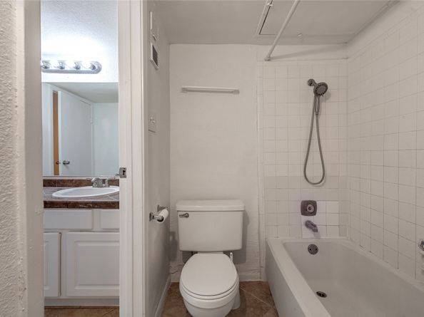 3005 Walnut Bend Lane 12, Houston TX 77042