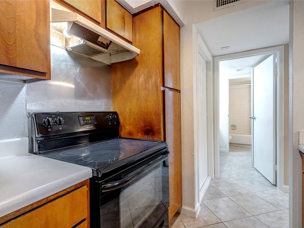 3005 Walnut Bend Lane 12, Houston TX 77042