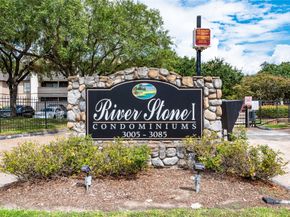 3005 Walnut Bend Lane 12, Houston TX 77042