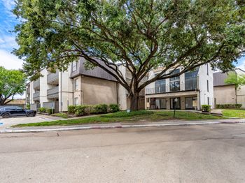 3005 Walnut Bend Lane