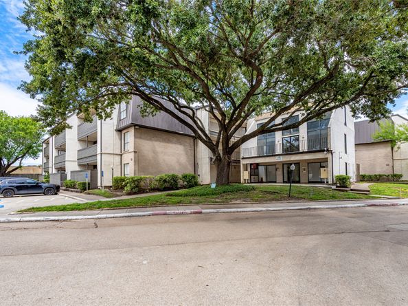 3005 Walnut Bend Lane 12, Houston TX 77042