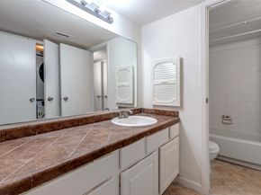 3005 Walnut Bend Lane 12, Houston TX 77042