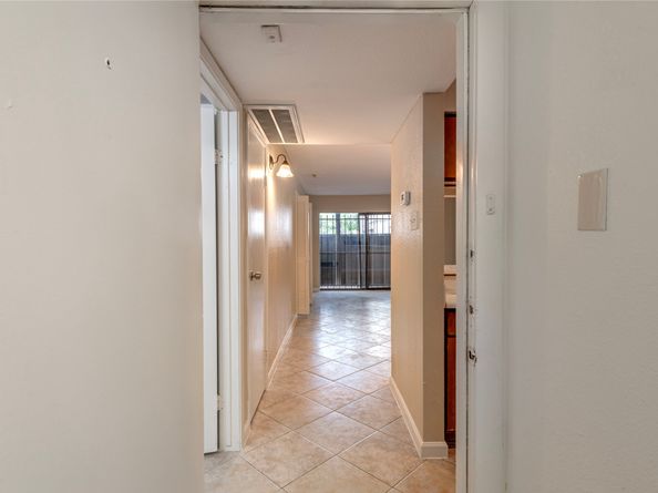 3005 Walnut Bend Lane 12, Houston TX 77042