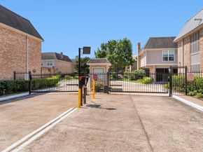 2224 S Piney Point Road 117, Houston TX 77063