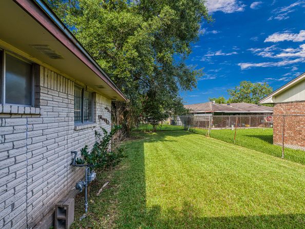 11115 Burningbush Lane, Houston TX 77016