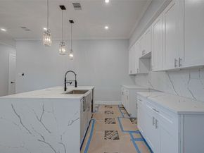 6840 Del Rio Street, Houston TX 77021