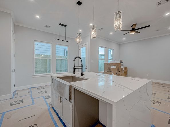 6840 Del Rio Street, Houston TX 77021