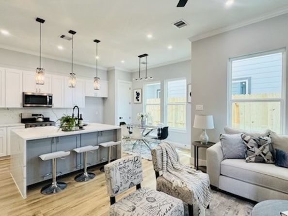 6840 Del Rio Street, Houston TX 77021