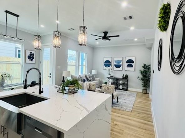 6840 Del Rio Street, Houston TX 77021