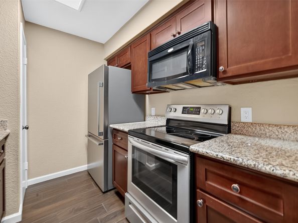 6111 Beverly Hill Street 28, Houston TX 77057